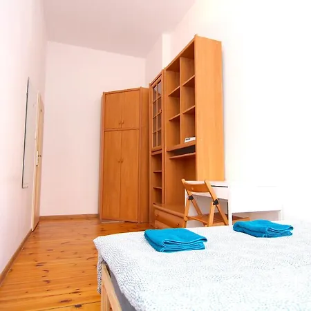 - Ul Poniatowskiego *